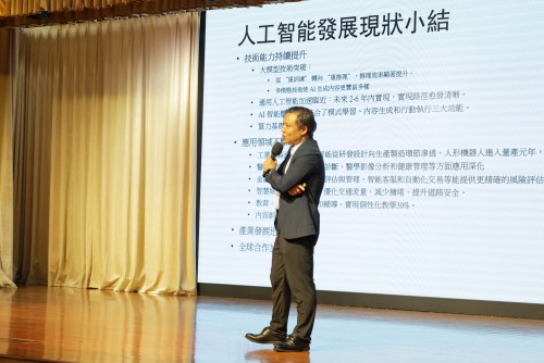 Associate Dean Wenjian Liu, deliver a science popularization lecture titled “Local Experts Enter Cam...